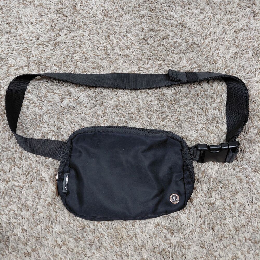 Lululemon Everywhere Belt Bag 1L Black Womens Fanny Pack Adjustable Yoga Gym Run